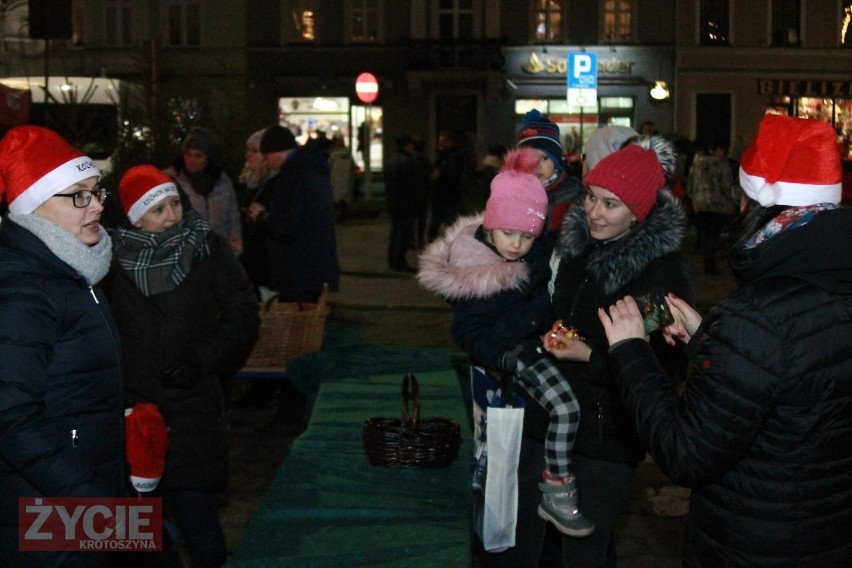 KOŹMIN WLKP: Mikołajki na Rynku z ubieraniem choinki [ZDJĘCIA]             