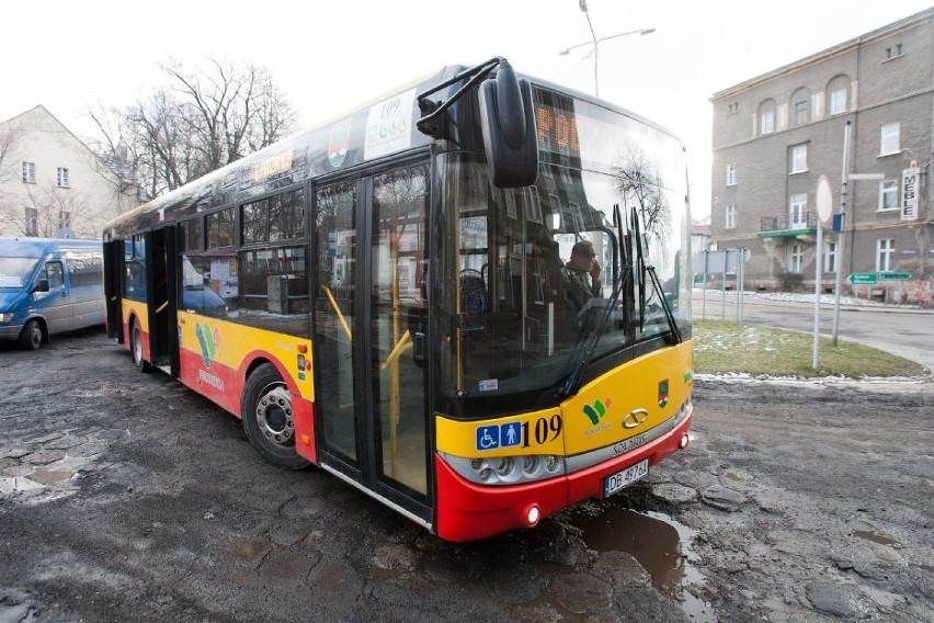 Wałbrzych: Uderzył butelką w twarz kierowcę autobusu komunikacji miejskiej