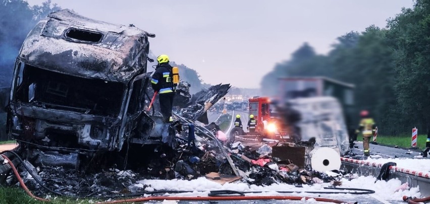 Czołowe zderzenie na autostradzie A4 między węzłami Strzelce...