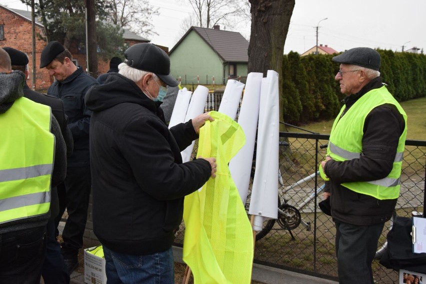 Protest w Białej k. Wielunia. Mieszkańcy blokowali ruch na krajówce ZDJĘCIA, WIDEO