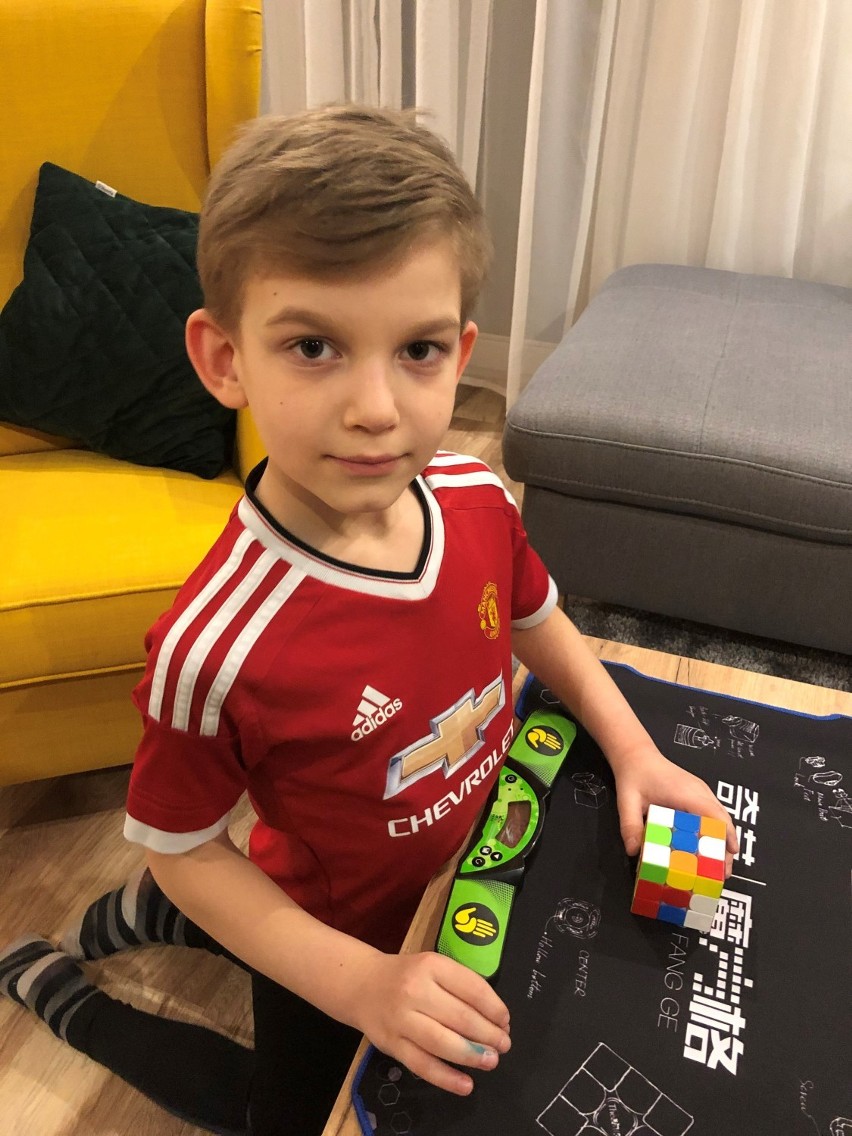 7-letni Filip Wiącek z Boguchwały wicemistrzem Polski w układaniu kostki Rubika na czas. Wynik: ok. 23 sekund!