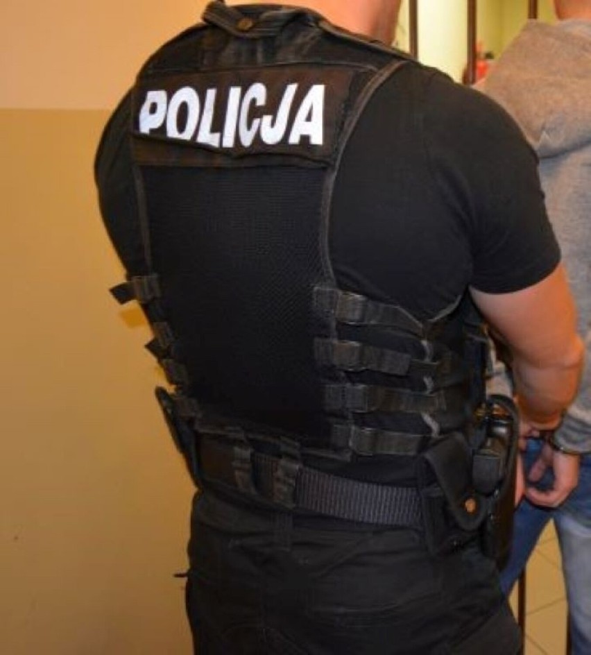 Gdynia. Narkotyki na złomowcu. Policjanci zatrzymali 22-letniego mężczyznę