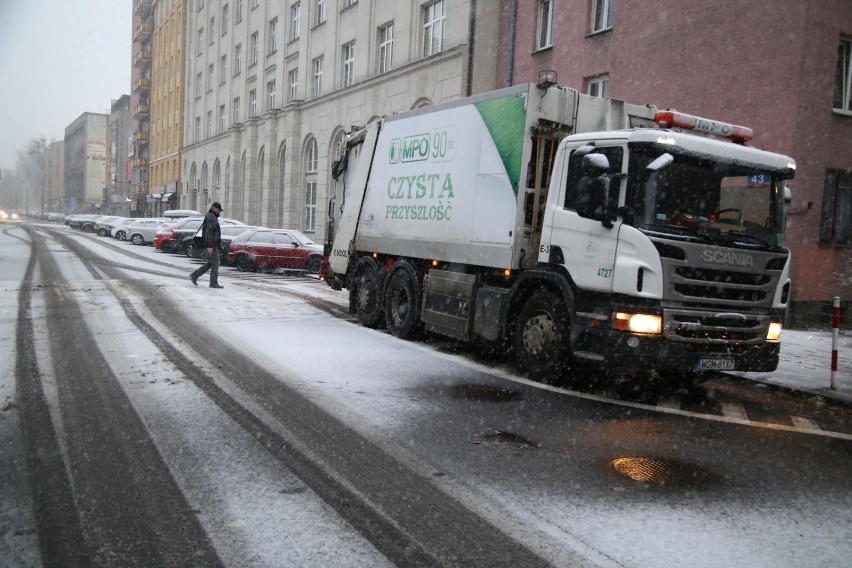 Atak zimy w Polsce. Ponad 130 tys. osób bez prądu na...