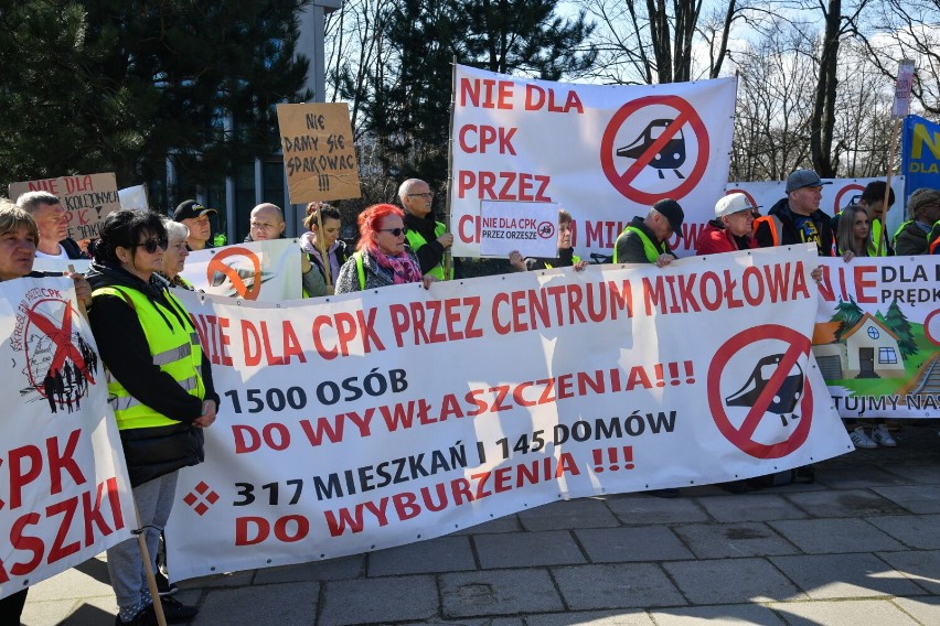 Protest przed Sejmem RP. Strajkujący sprzeciwiali się...