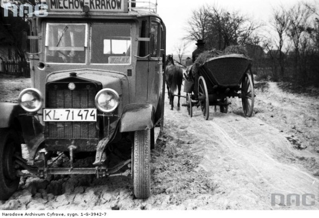 Autobus na trasie Kraków-Miechów, rok 1932.