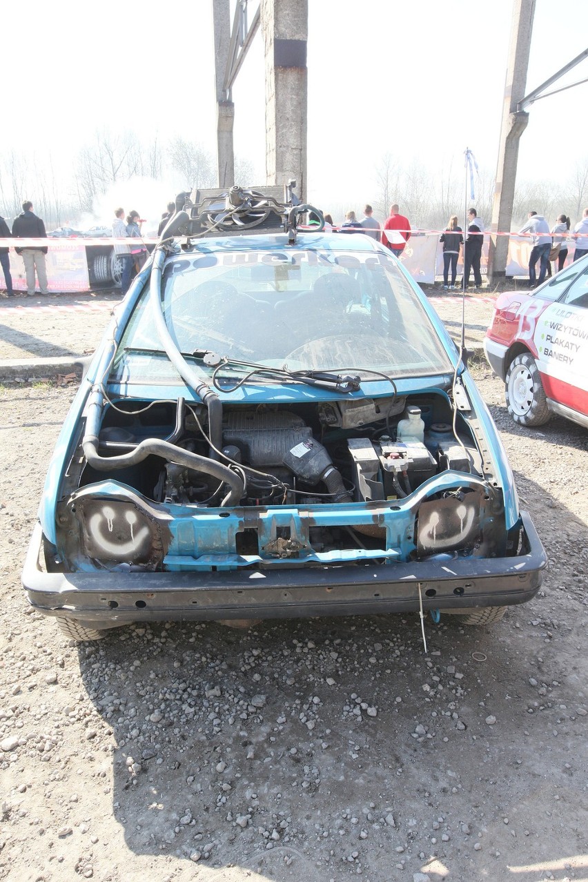 Destruction Derby Krk: wyścigi samochodowe w Krakowie [ZDJĘCIA]