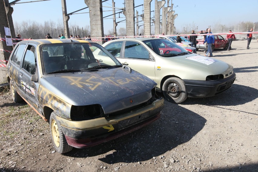 Destruction Derby Krk: wyścigi samochodowe w Krakowie [ZDJĘCIA]