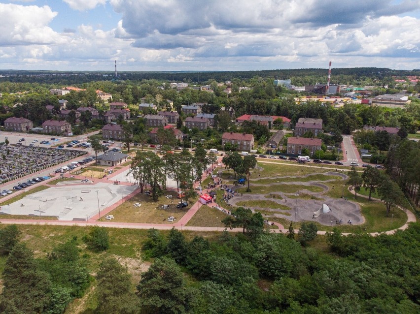 Skatepark i pumptrack w Skarżysku-Kamiennej tętnią życiem. To jeden z największych takich obiektów w Polsce. Zobacz zdjęcia i video