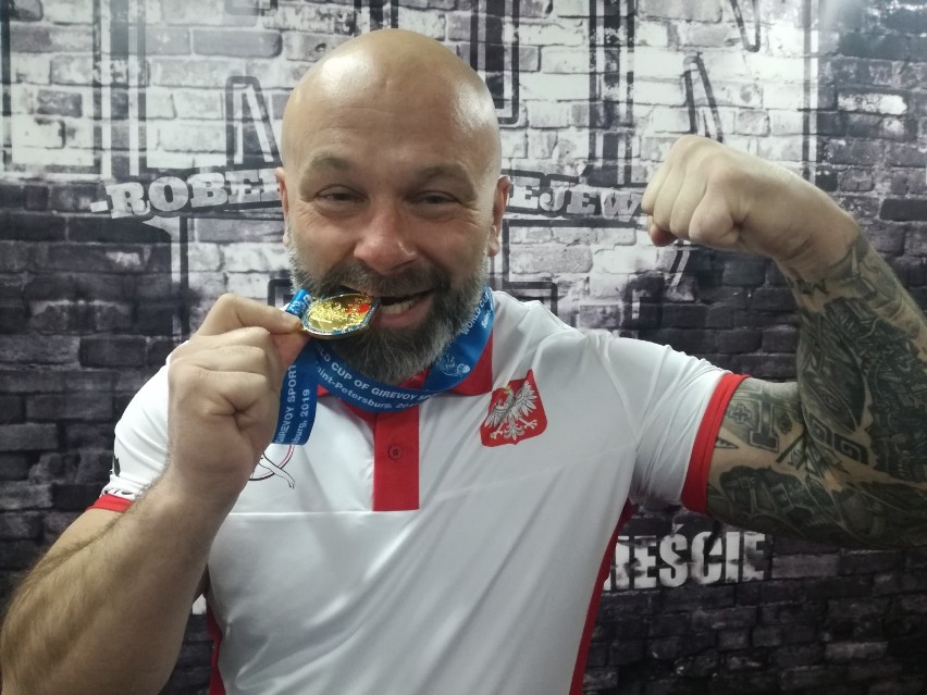 Robert Jędrzejewski z Kalisza ponownie zwyciężył w Pucharze Świata w Kettlebell