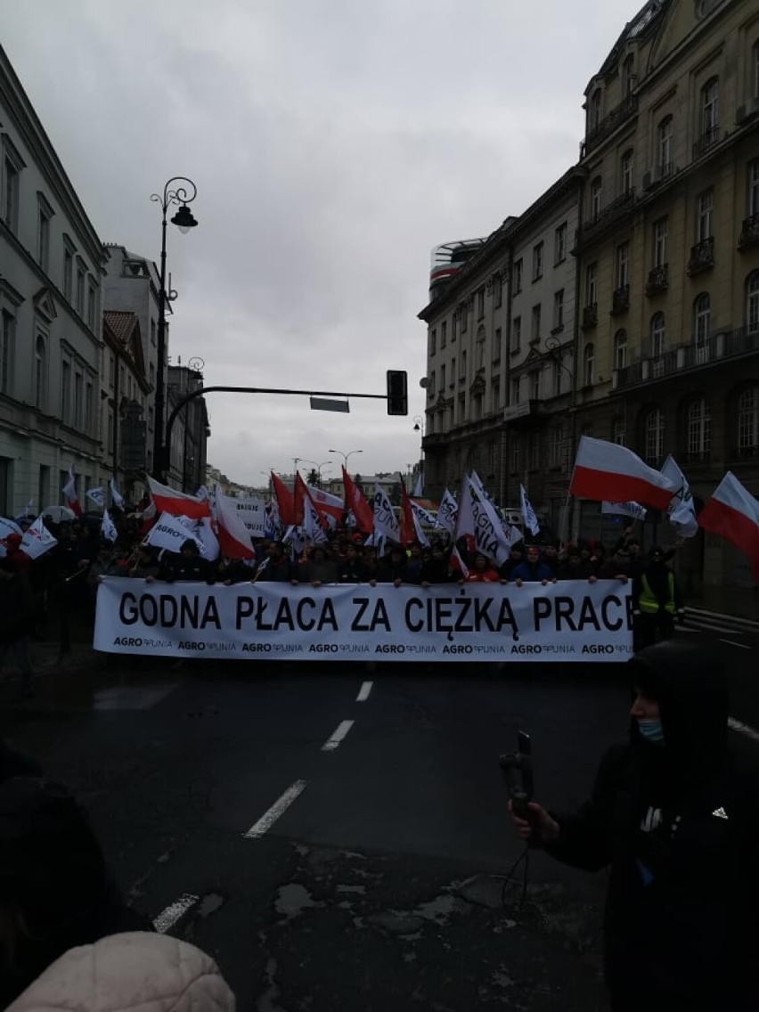 Rolnicy z powiatu grodziskiego na proteście w Warszawie