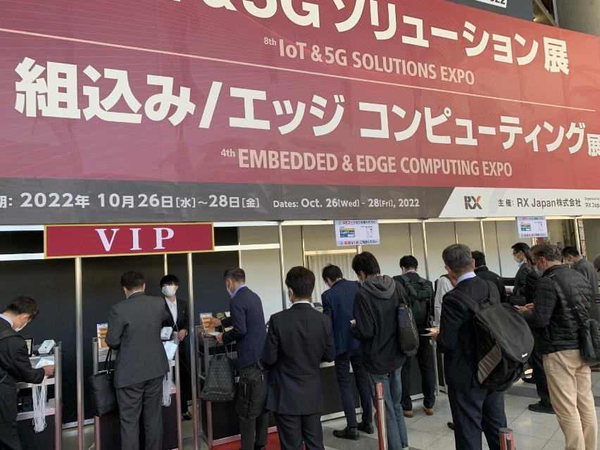 Na targi Japan IT Week przybywały tłumy pracowników firm i...
