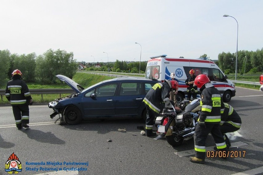 Wypadek na trasie średnicowej. Dwie osoby w szpitalu [zdjęcia]