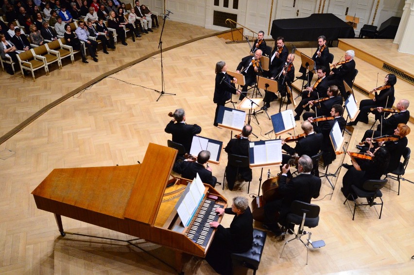 Orkiestra Amadeus i niesłyszący - wyjątkowy koncert w Auli UAM  w Poznaniu [ZDJĘCIA]