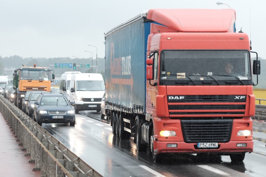 Poznań: Most Lecha się wali! Trzeba go zburzyć i postawić na...