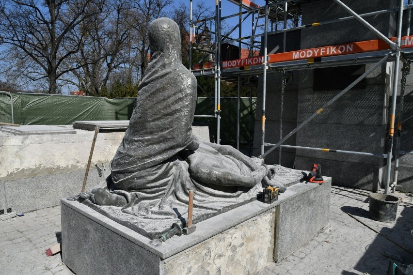 Pomnik Ofiar Zbrodni Katyńskiej we Wrocławiu dzięki pracom...