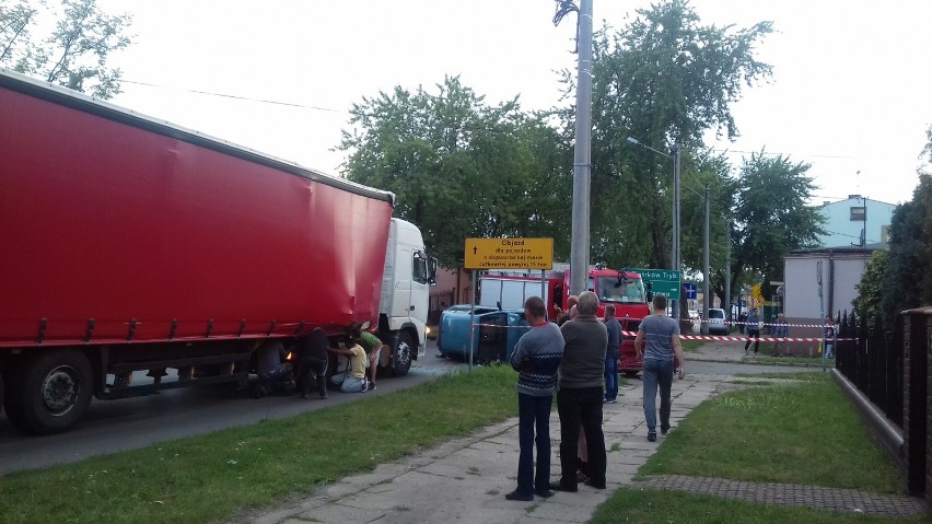 Wypadek na ul. Grota Roweckiego w Tomaszowie. Jedna osoba ranna [ZDJĘCIA+FILM]