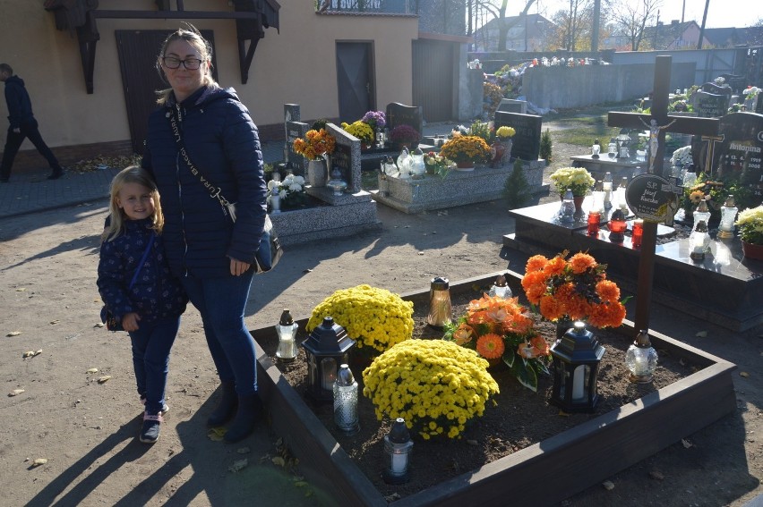 Dzień Wszystkich Świętych na opolskich cmentarzach. 1 listopada 2021 roku odwiedziliśmy groby najbliższych