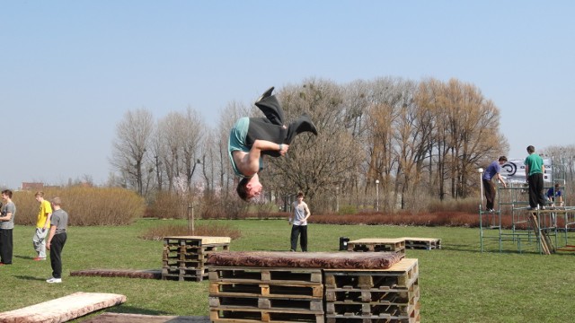 Parkour w Poznaniu: Pokonywali przeszkody nad Maltą