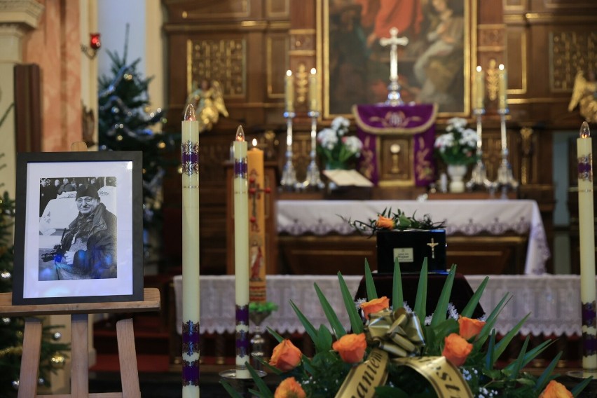 Kraków. Pogrzeb Adama Wojnara, nestora krakowskich fotoreporterów "Swoimi zdjęciami pozwalał innym zobaczyć Boga"