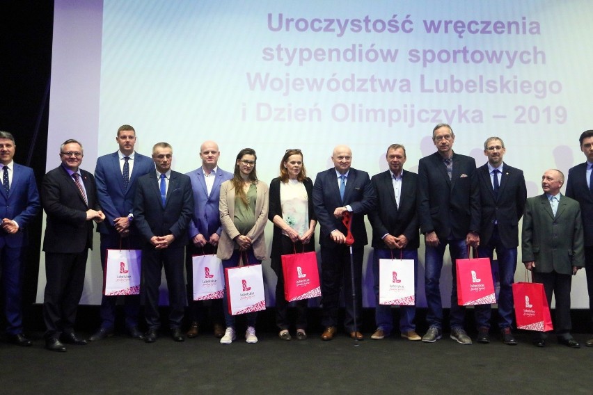 Władze województwa lubelskiego przyznały stypendia dla młodych sportowców. Zobacz zdjęcia