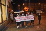 Gorlice. Strajk Kobiet przeszedł przez centrum miasta. Uczestnicy skandowali „Zwyciężymy Was Miłością” [ZDJĘCIA, VIDEO]]