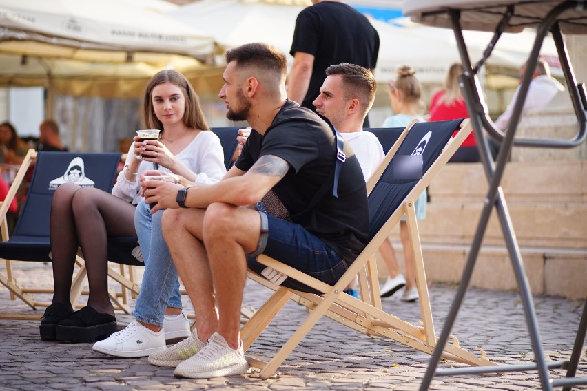 Tłumy na Rzeszowskim Festiwalu Piwa na Rynku. Tak niedzielny wieczór spędzali rzeszowianie