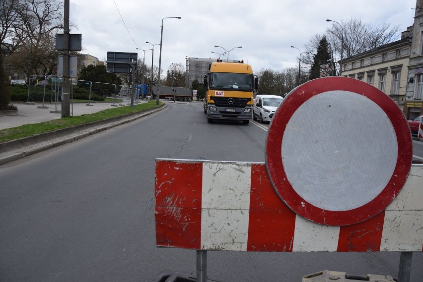 Przebudowa skrzyżowania ma potrwać do końca roku. Trwające...