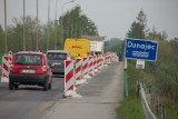 Wagarowicze zrzucali znaki drogowe z mostu w Ostrowie do Dunajca