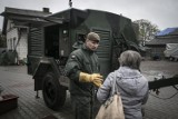 Trwa usuwanie zniszczeń po przejściu trąby powietrznej pod Lublinem. Na miejscu nadal pracują strażacy