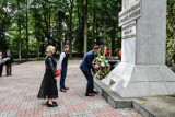 82 rocznica wybuchu II wojny światowej. Władze Sławna złożyły kwiaty pod Pomnikiem Poległych Żołnierzy
