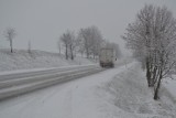 Wypadki na zaśnieżonych drogach