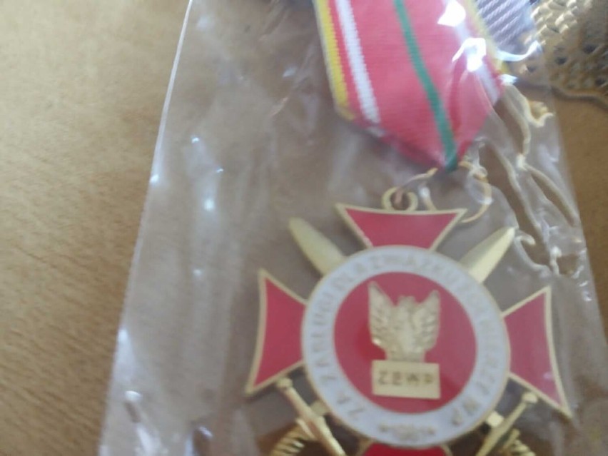 Sycowianie z medalem Związku Żołnierzy Wojska Polskiego