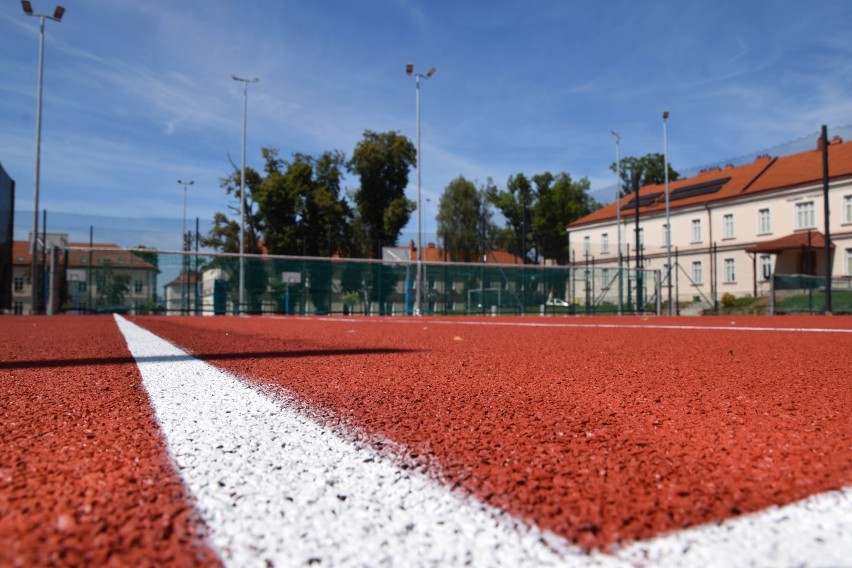 Odnowili boiska i korty tenisowe na terenie PWSTE w Jarosławiu [ZDJĘCIA]