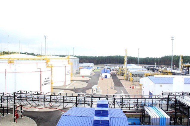 Ropa naftowa i gaz ziemny ze złoża w Tucholi pod Sierakowem docelowo będą trafiały za pomocą
rurociągów do Kopalni Ropy Naftowej i Gazu
Ziemnego w Lubiatowie, która pracuje już od 2013 roku.