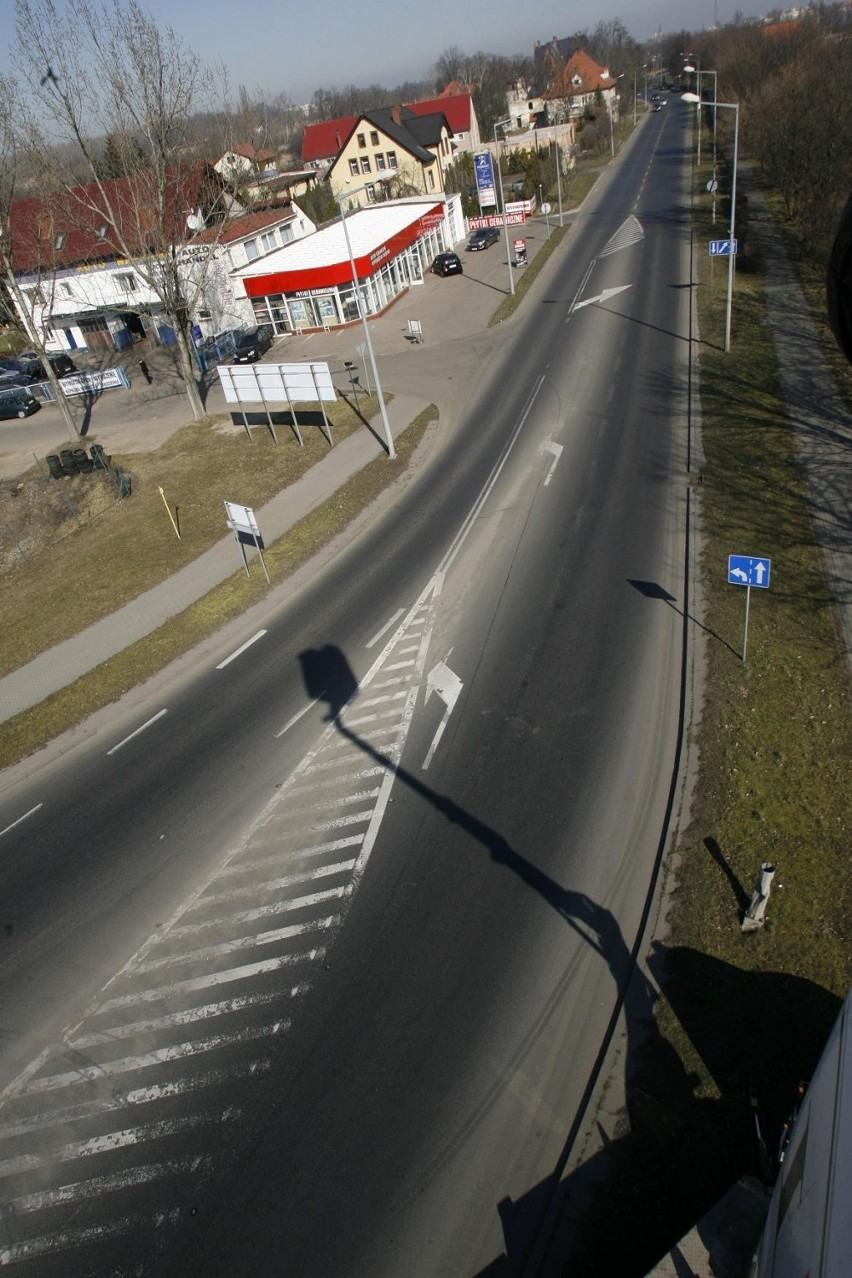 Skrzyżowanie ulicy Jaworzyńskiej ze Skarbka (wraz z jej...