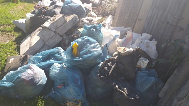 Mieszkanka Wągrowca skarży się na zalegające w centrum miasta śmieci