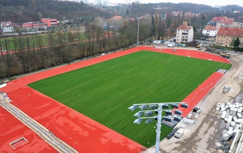 Przebudowa stadionu przy Krasińskiego powinna zakończyć się...