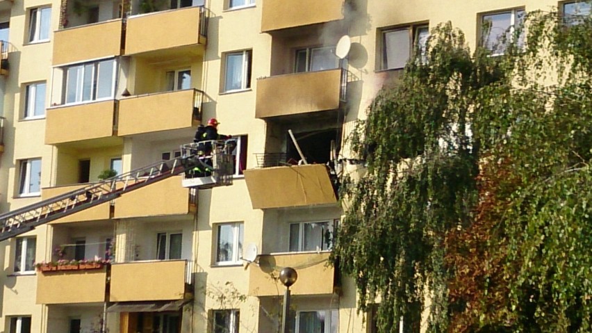 Kraków. Wybuch gazu w bloku na Prądniku Czerwonym [ZDJĘCIA INTERNAUTÓW]