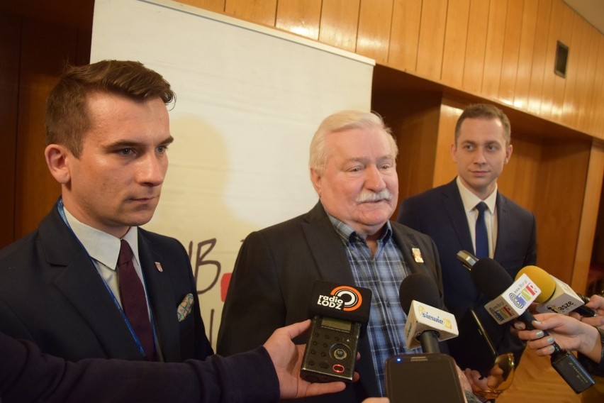 Lech Wałęsa w Sieradzu. Były prezydent Polski przemawiał i chętnie fotografował się z uczestnikami (zdjęcia)