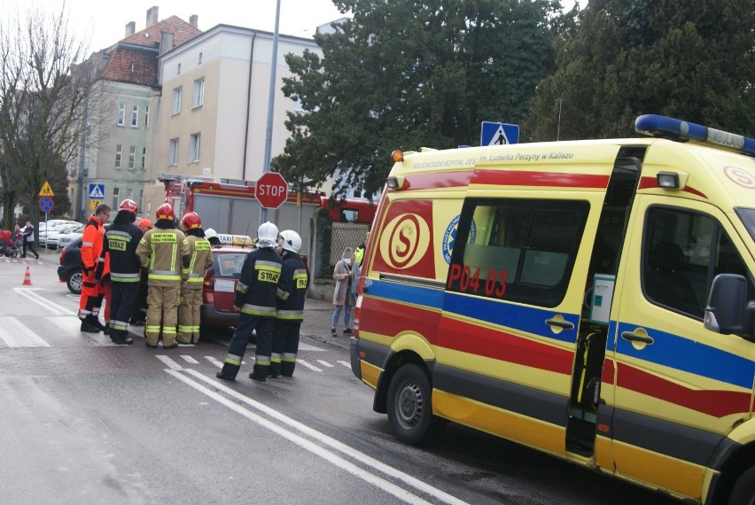 Wypadek w Kaliszu. Zderzenie aut na skrzyżowaniu Polnej i Młynarskiej. ZDJĘCIA