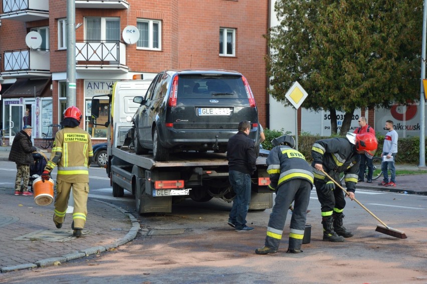 Poranna kolizja aut na skrzyżowaniu Wolności i Armii Krajowej w Lęborku