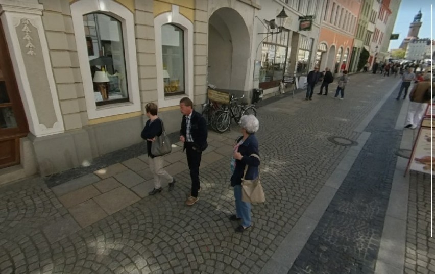 Stare Miasto w niemieckim Goerlitz okiem kamery Google Street View. Tłumy turystów i mieszkańców