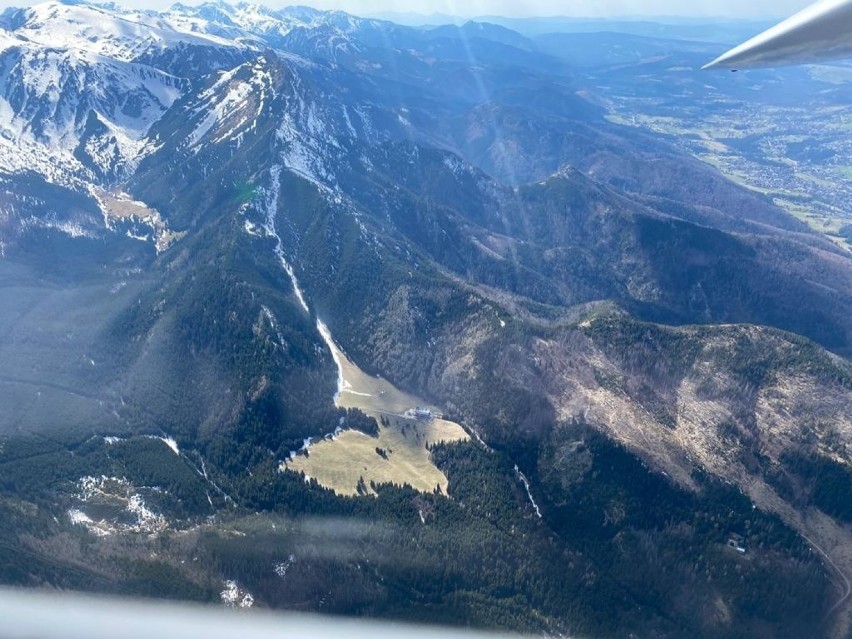 Tak obecnie wyglądają Tatry z lotu ptaka. Niesamowity widok pustych gór [8.05.]