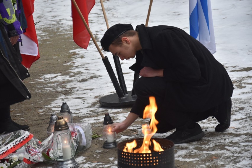 74 rocznica Marszu Śmierci w Rybniku. Rybniczanie maszerują przez las do Wielopola