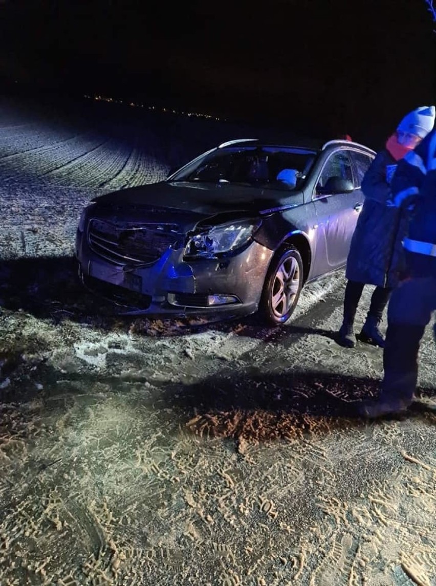 Wypadek na trasie Tuchola - Mały Mędromierz. Trzy uszkodzone auta. Jedna osoba w szpitalu 