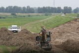 Ścieżka rowerowa na wałach w Raciborzu. Już budują przejazd pod mostem [ZDJĘCIA]