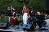 W niedzielę w parku przy ulicy Dąbrowskiego odbył się plenerowy koncert Bossa Nova Quartet [ZDJĘCIA]