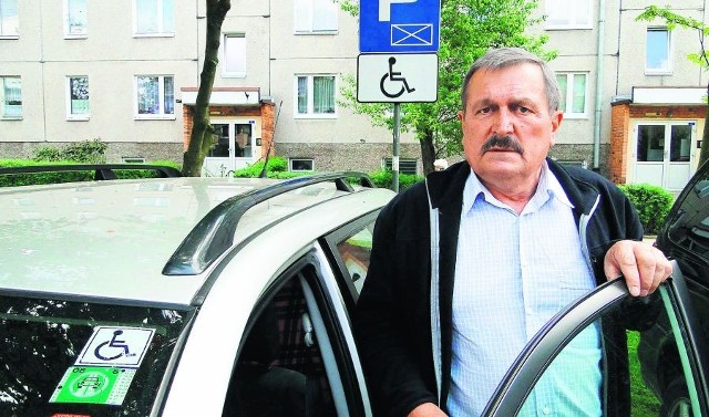 Piotr Frankowski często dojeżdża do domu taksówką, kiedy nie ma gdzie zaparkować