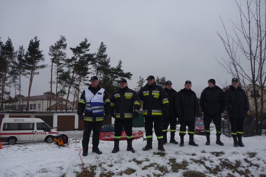 Strażacy uczyli się ratować ludzi spod lodu
