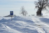 Nieprzejezdne drogi i awaria centralnego - szkoły w województwie wciąż pozamykane. LISTA